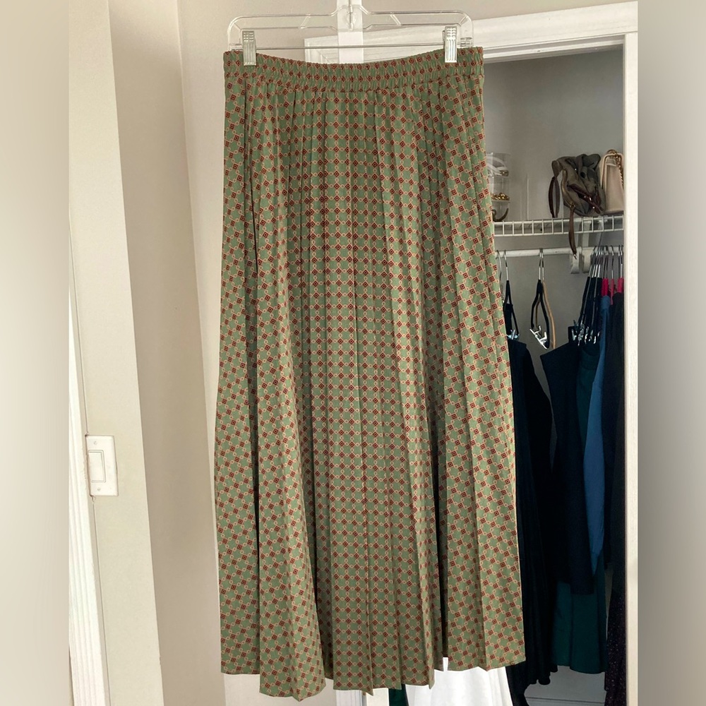 Long skirt. Size L.